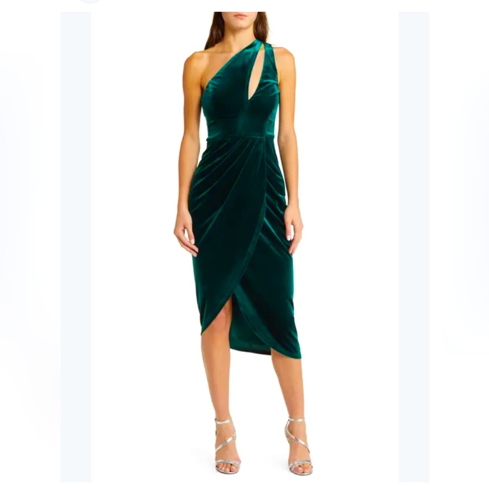 Lulu’s Impressive Essence One Shoulder Velvet  Cocktail Dress size M